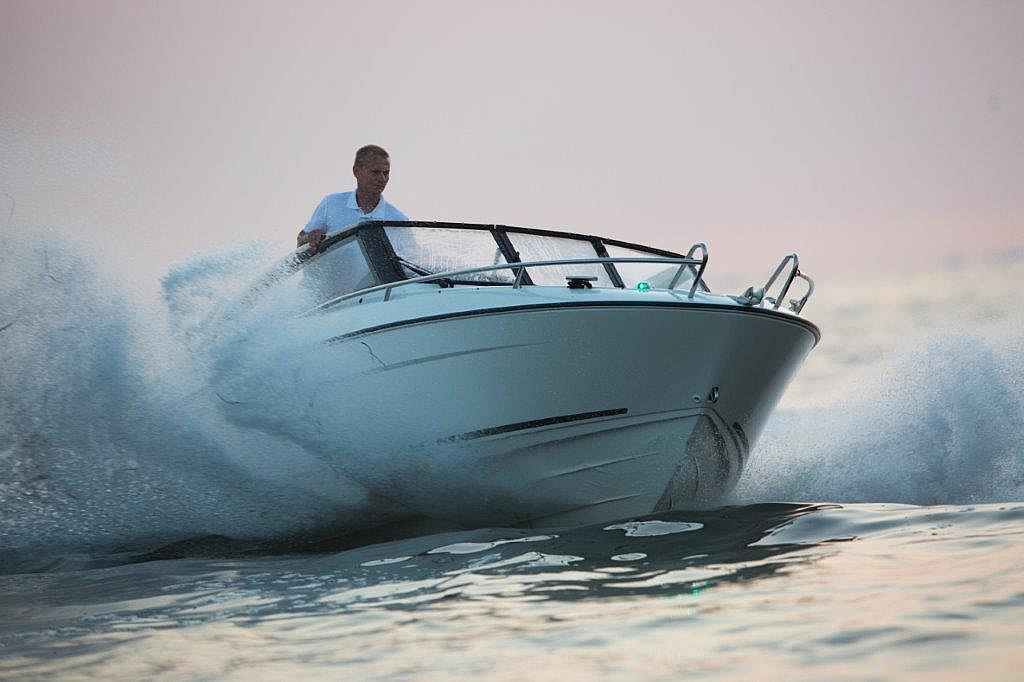Parker 630 Day Cruiser - 2025