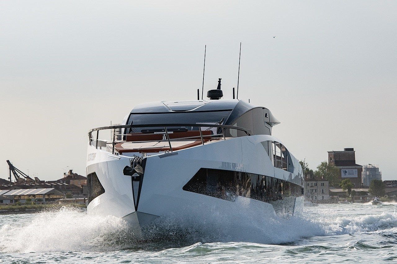 Astondoa 677 Coup� - 2026