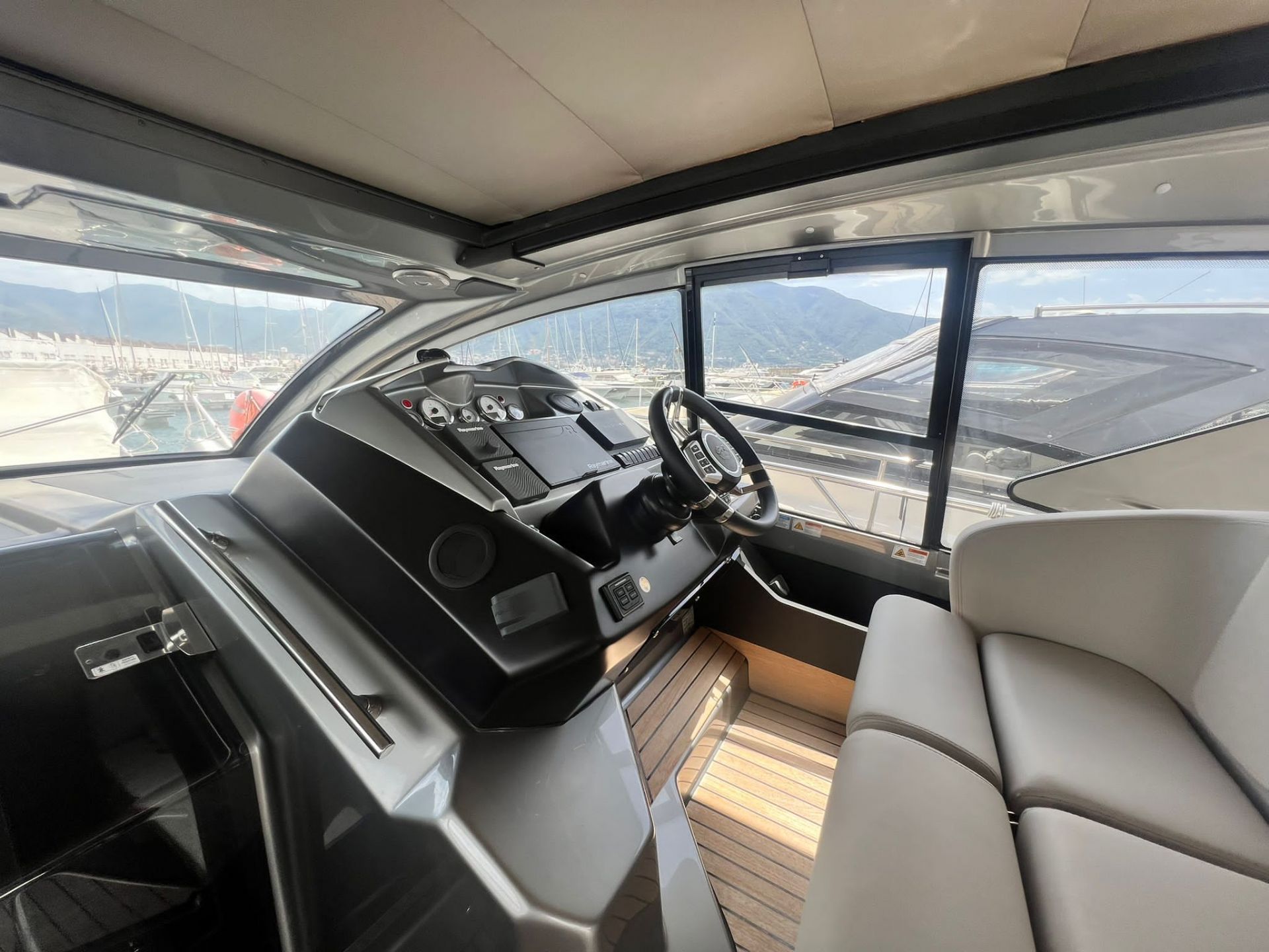 Cranchi M44 HT - 2019