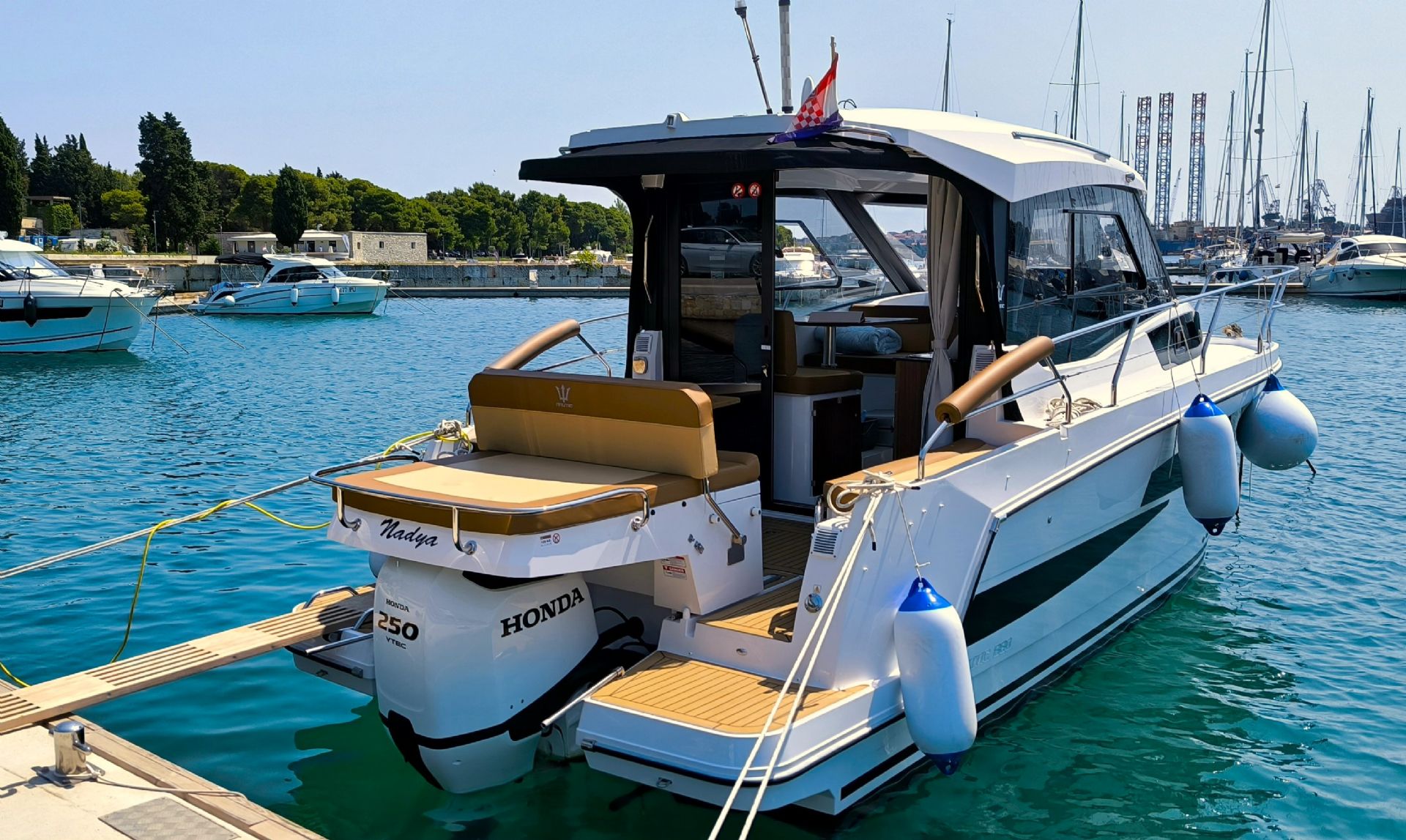 Beautiful Marine Floors Umjetna tikovina - 2025 - for sale: 400.-EUR