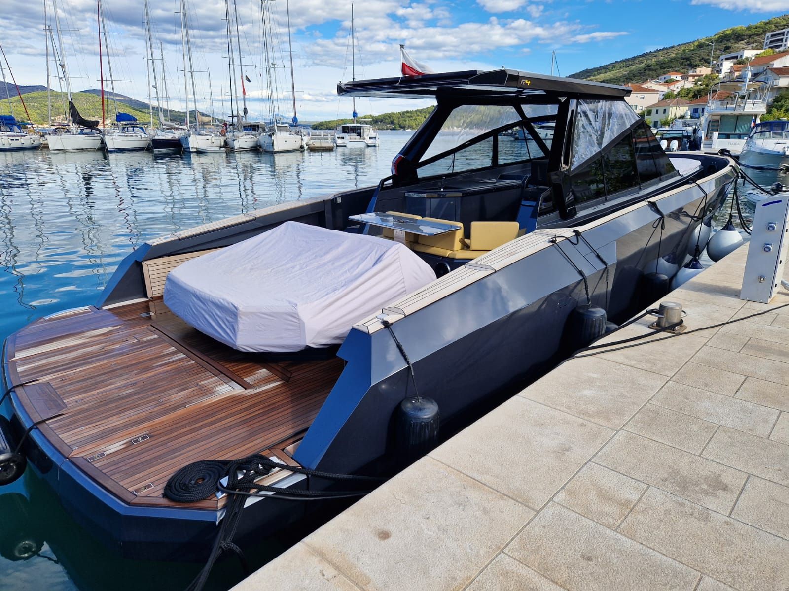 EVO YACHTS R4 - 2021