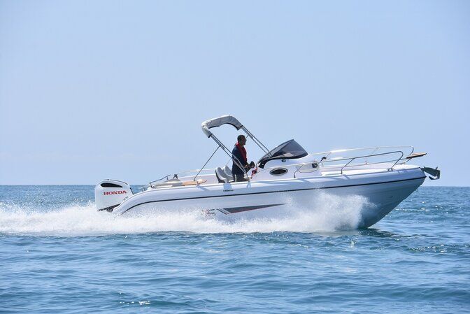 4XC Ranieri International H26 SD Sundeck + HONDA 250 - 2026