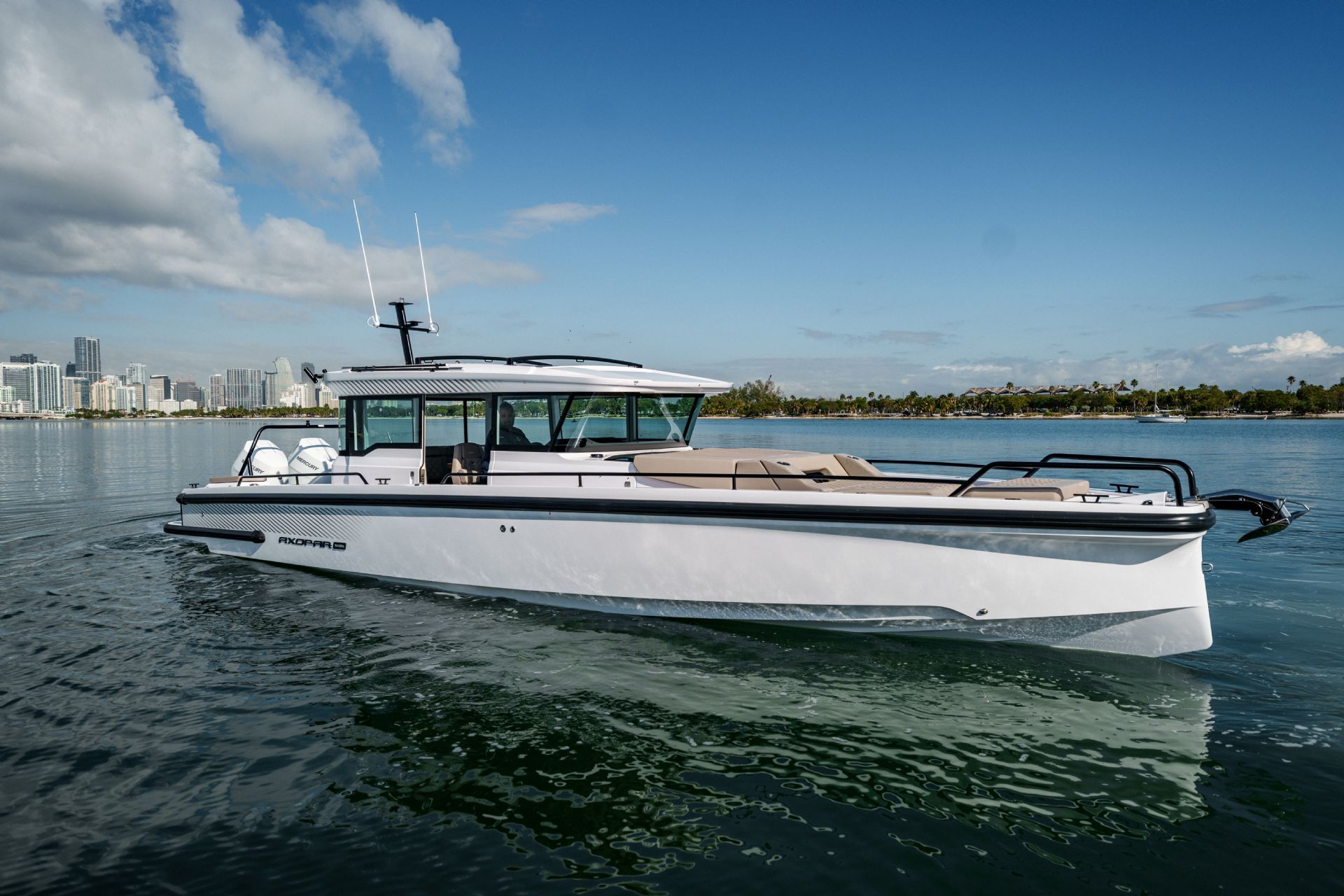 Axopar 37 XC Cross Cabin - 2026