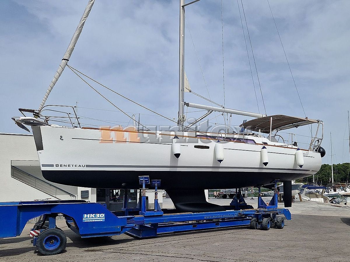 Beneteau Oceanis 37 - 2009