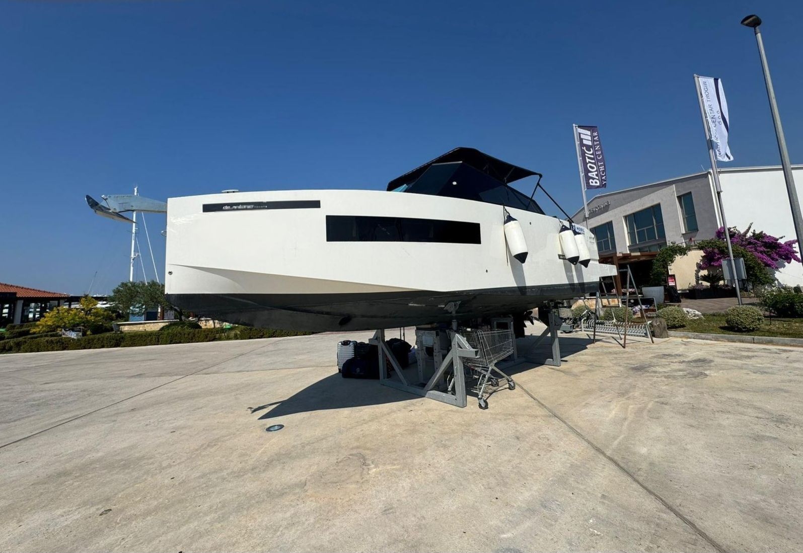 DE ANTONIO YACHTS D28 - 2022