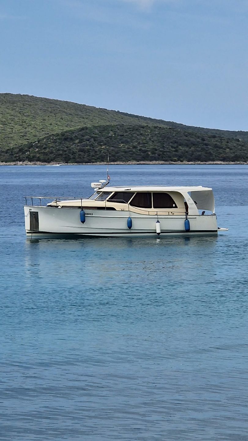 Greenline 33 hybrid - 2011