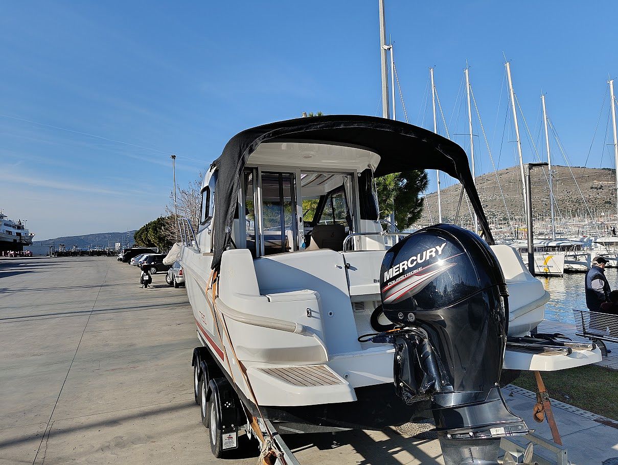 Beneteau Antares 780 - 2016
