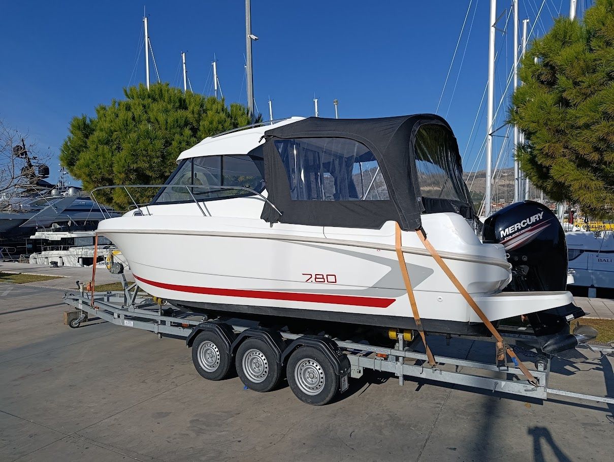 Beneteau Antares 780 - 2016