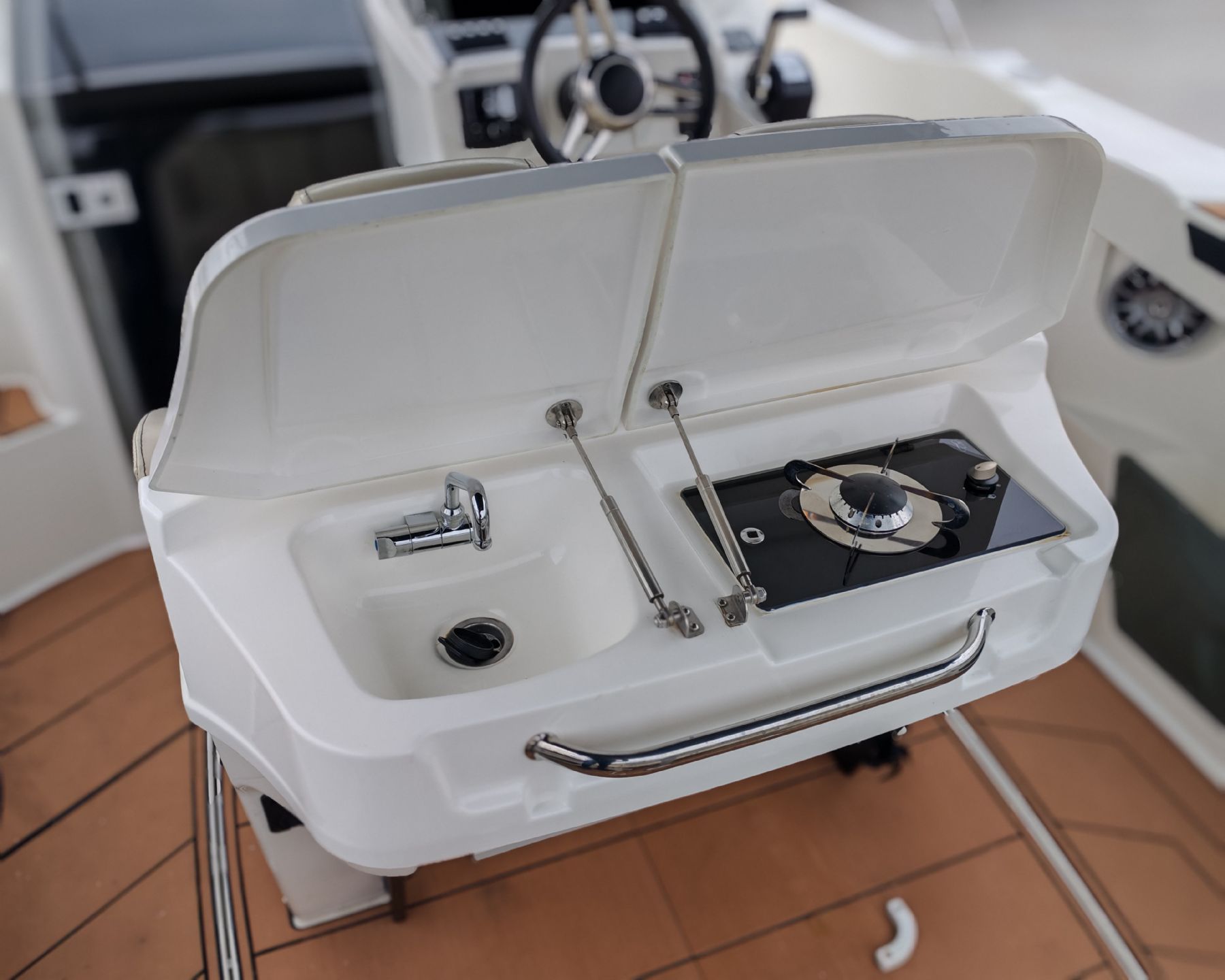 Karnic SL702  OHRANJENO, VELIKO OPREME, HONDA 250 KM - 2022