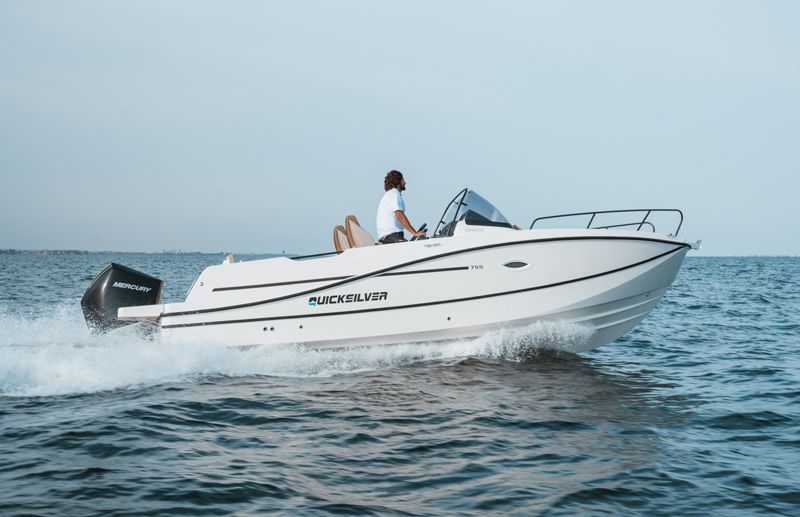 Quicksilver Activ 755 Sundeck - 2026