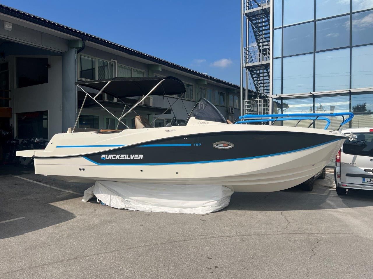 Quicksilver 755 Sundeck   Mercury F300 - ZALOGA - 2025