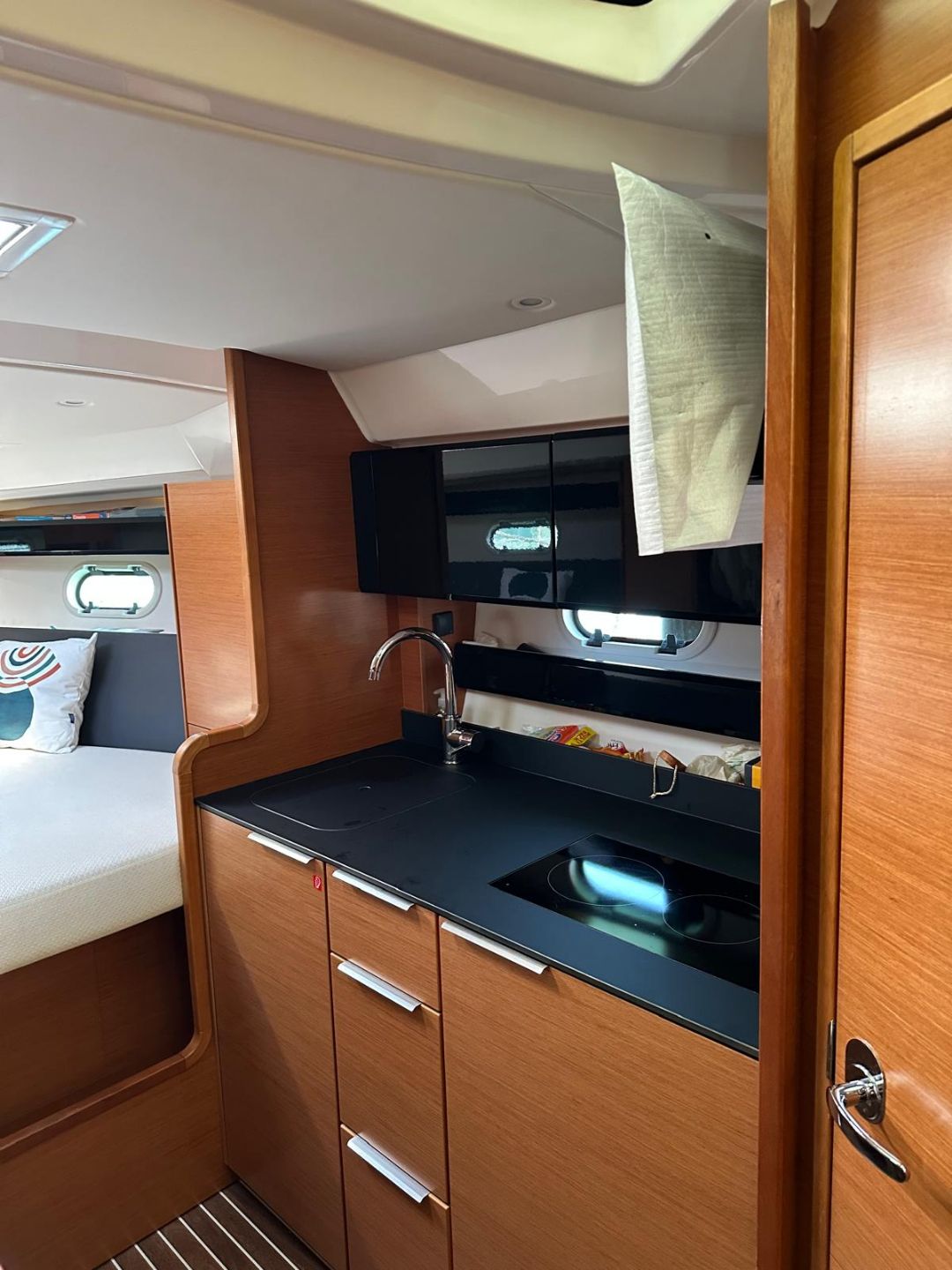 BAVARIA 33 SPORT - 2016 - for sale call for a price 