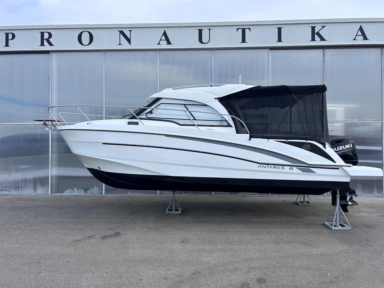 Beneteau Antares 8 OB - 2019