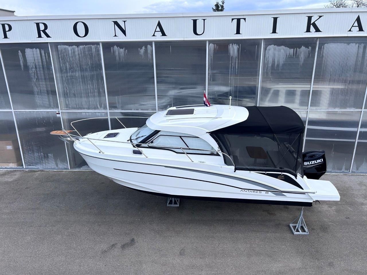 Beneteau Antares 8 OB - 2019