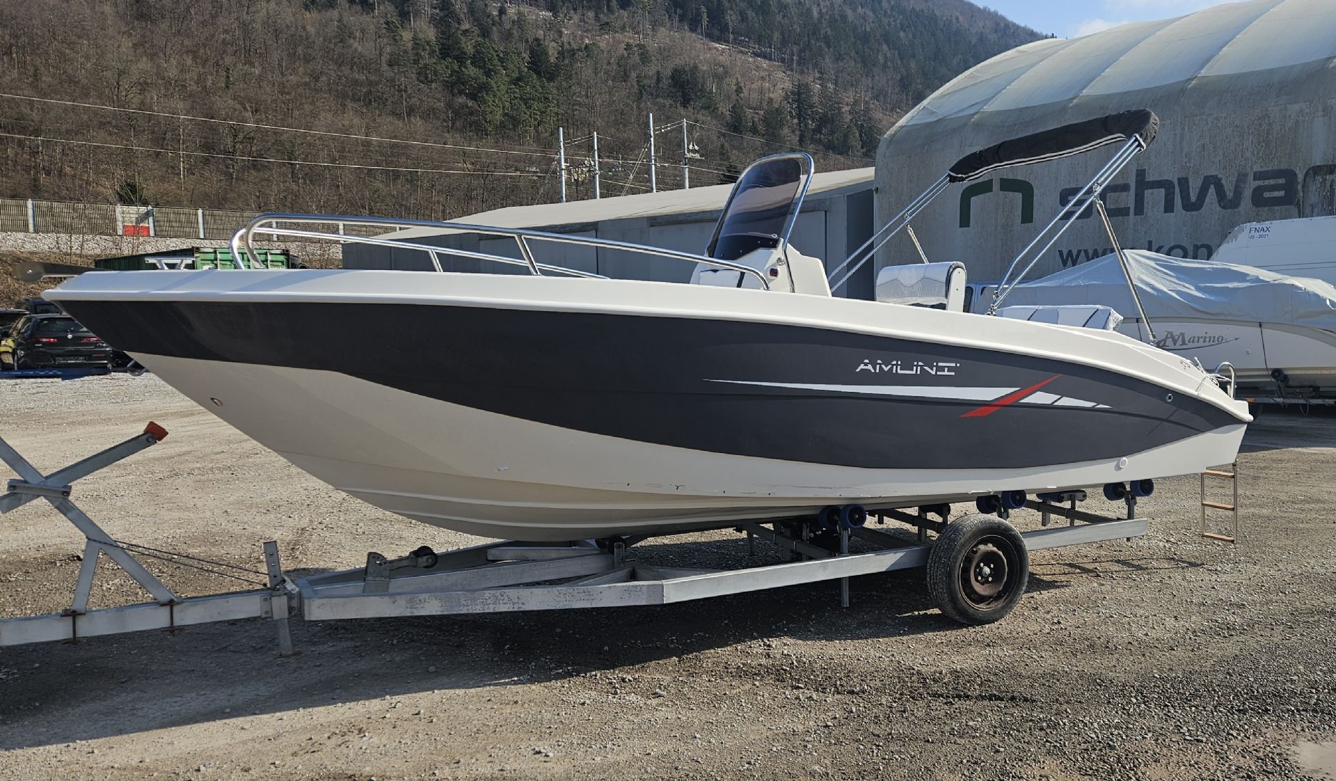 Trimarchi AMUNI 600 - 2026