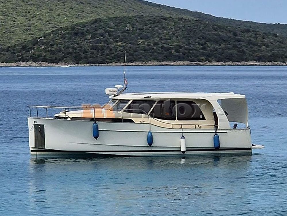 Greenline 33 Hybrid - 2011