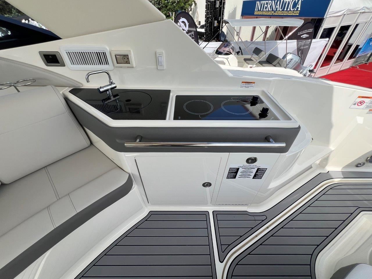 Sea Ray 320 Sundancer   3 x Mercury F250 V8   JPO - 2023