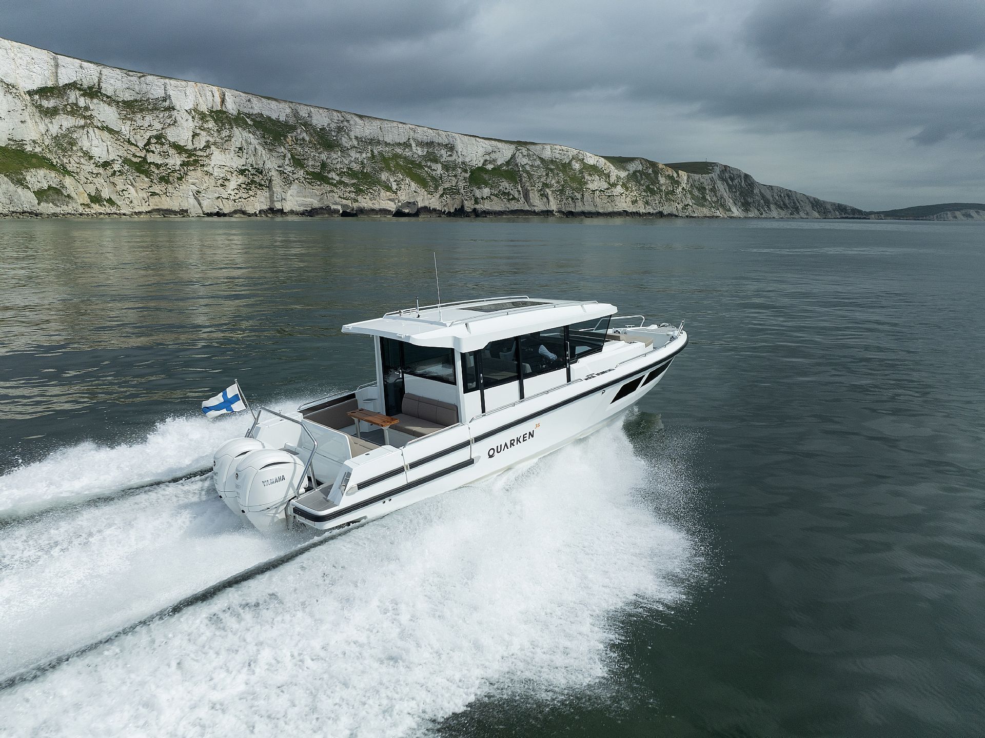 Quarken NA ZALOGI -  35 Cabin Tourer   2 x Yamaha F300 - 2026