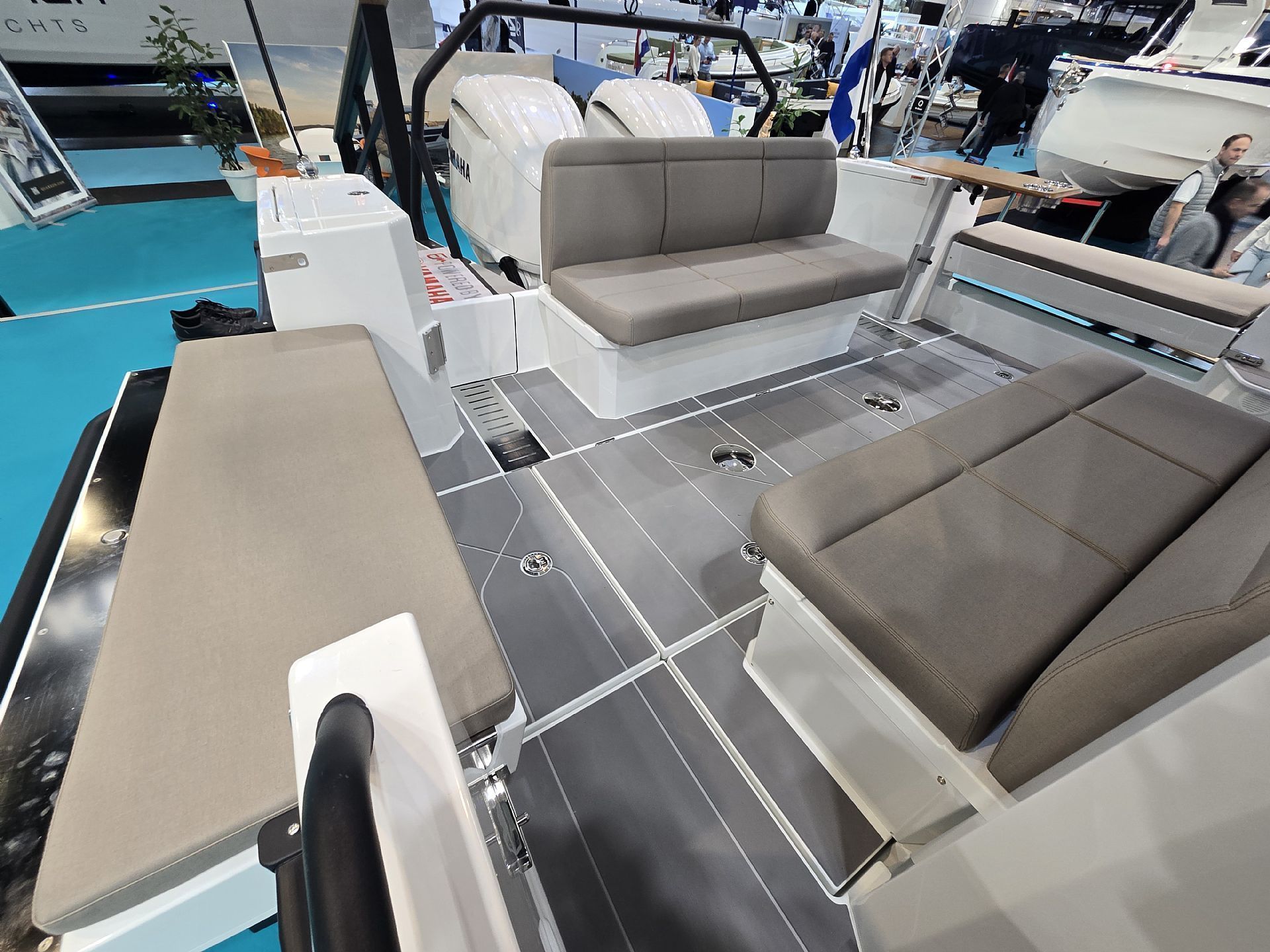 Quarken NA ZALOGI -  35 Cabin Tourer   2 x Yamaha F300 - 2026