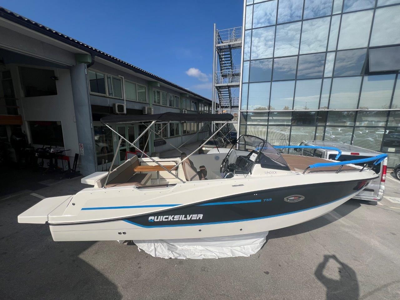 Quicksilver 755 Sundeck   Mercury F300 - ZALOGA - 2026