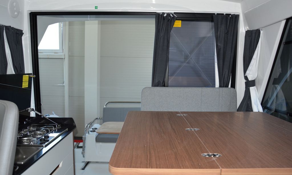 Beneteau Antares 9 2x 200KM - NOVO - 2025