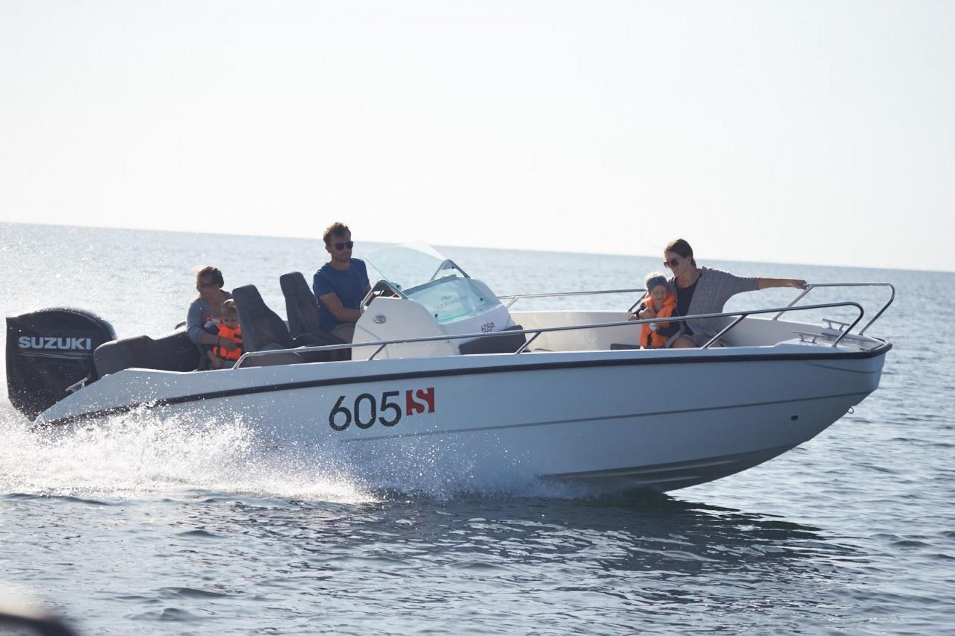 Ocean Master 605S   Suzuki 140 KS (bijela kapa motora) - 2023