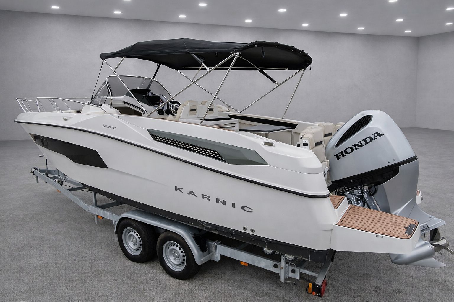 Karnic SL702 OHRANJEN, VELIKO OPREME + PRIKOLICA - 2022
