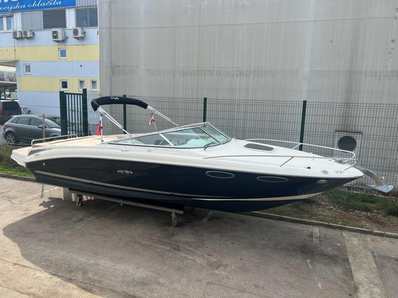 Sea Ray 240 Sunsport (prvi� v vodi 2014) - 2012