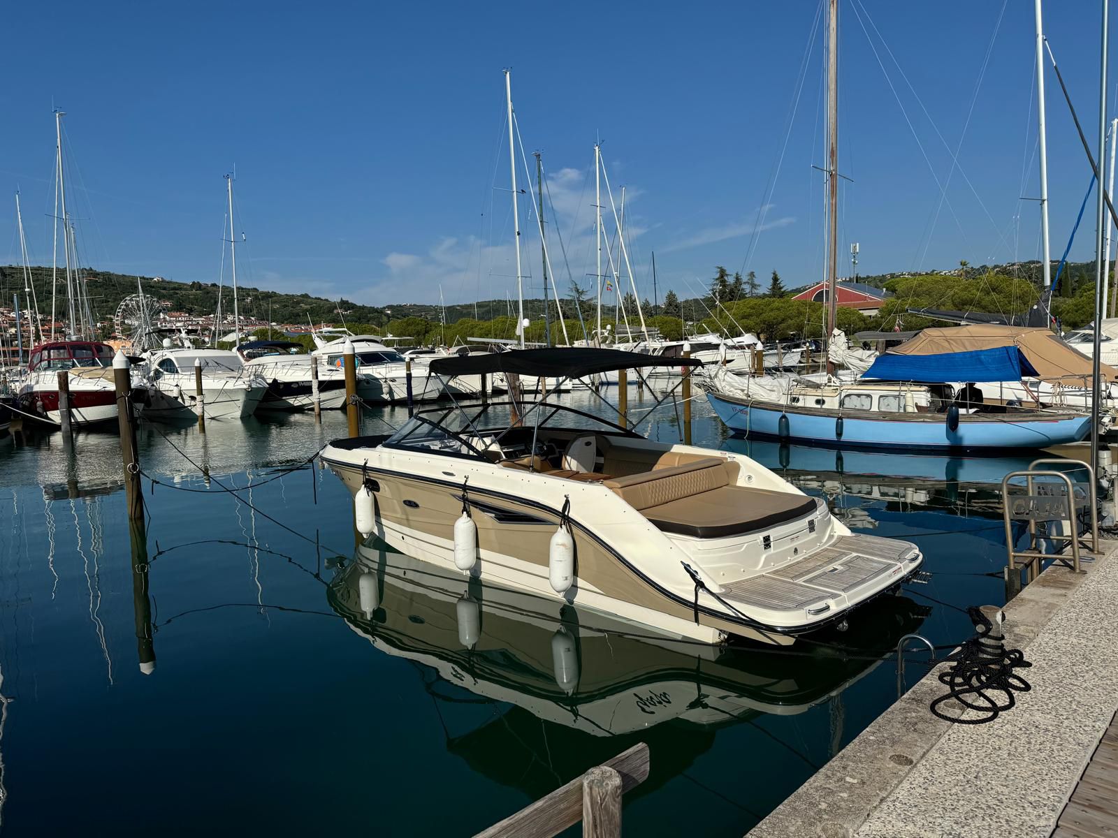 Sea Ray 250 SLX - PRVI LASTNIK - 2019