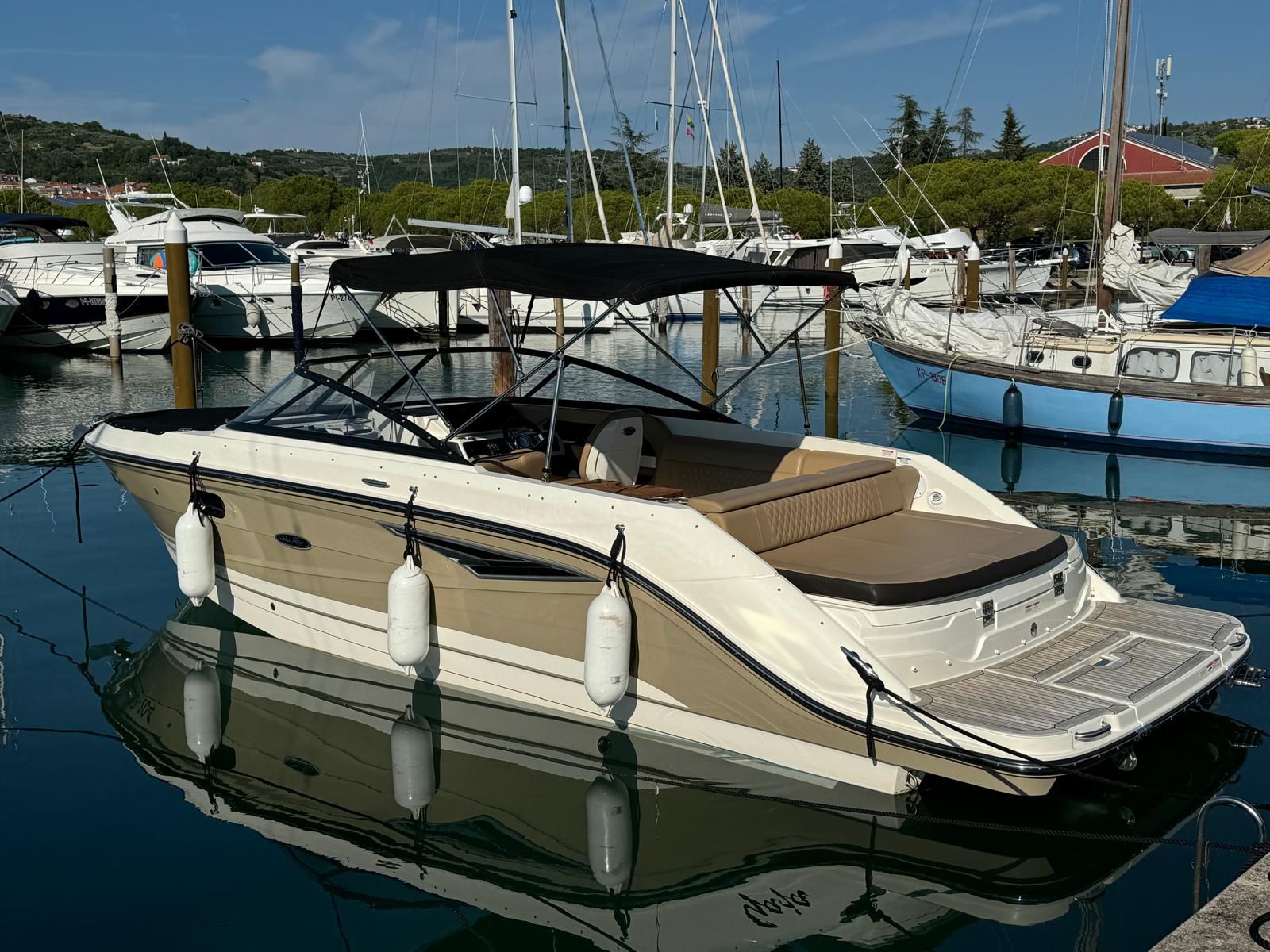 Sea Ray 250 SLX - PRVI LASTNIK - 2019