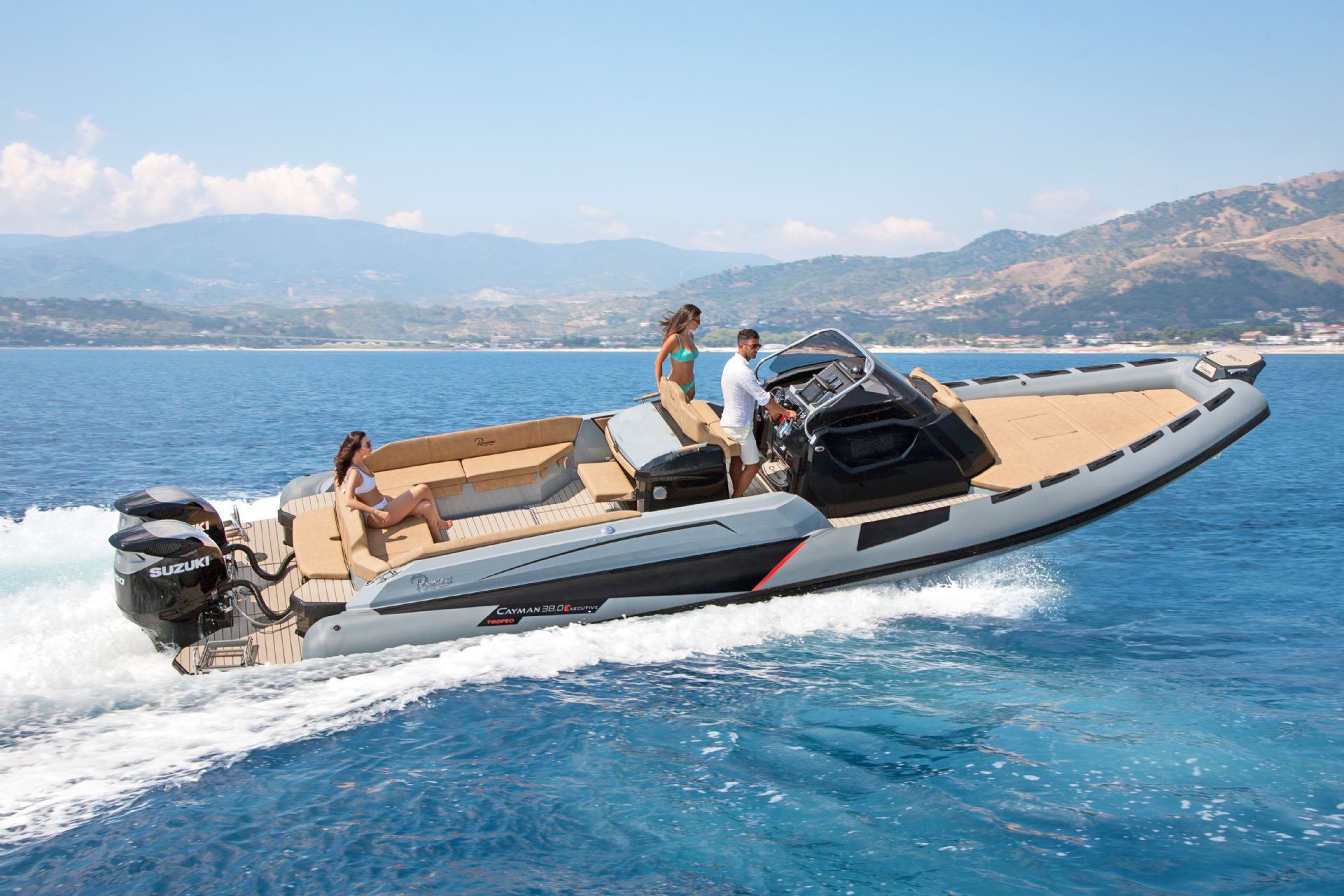 Ranieri International Cayman 38.0 Executive Trofeo - 2026