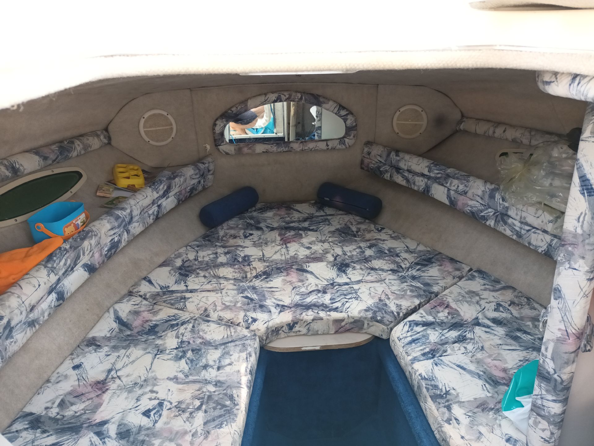 Sea Ray 215 express cruiser - 1997