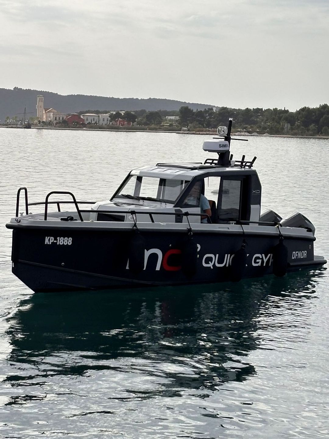 XO BOATS DFNDR 9 Z QUICK STABILIZATORJEM - 2024