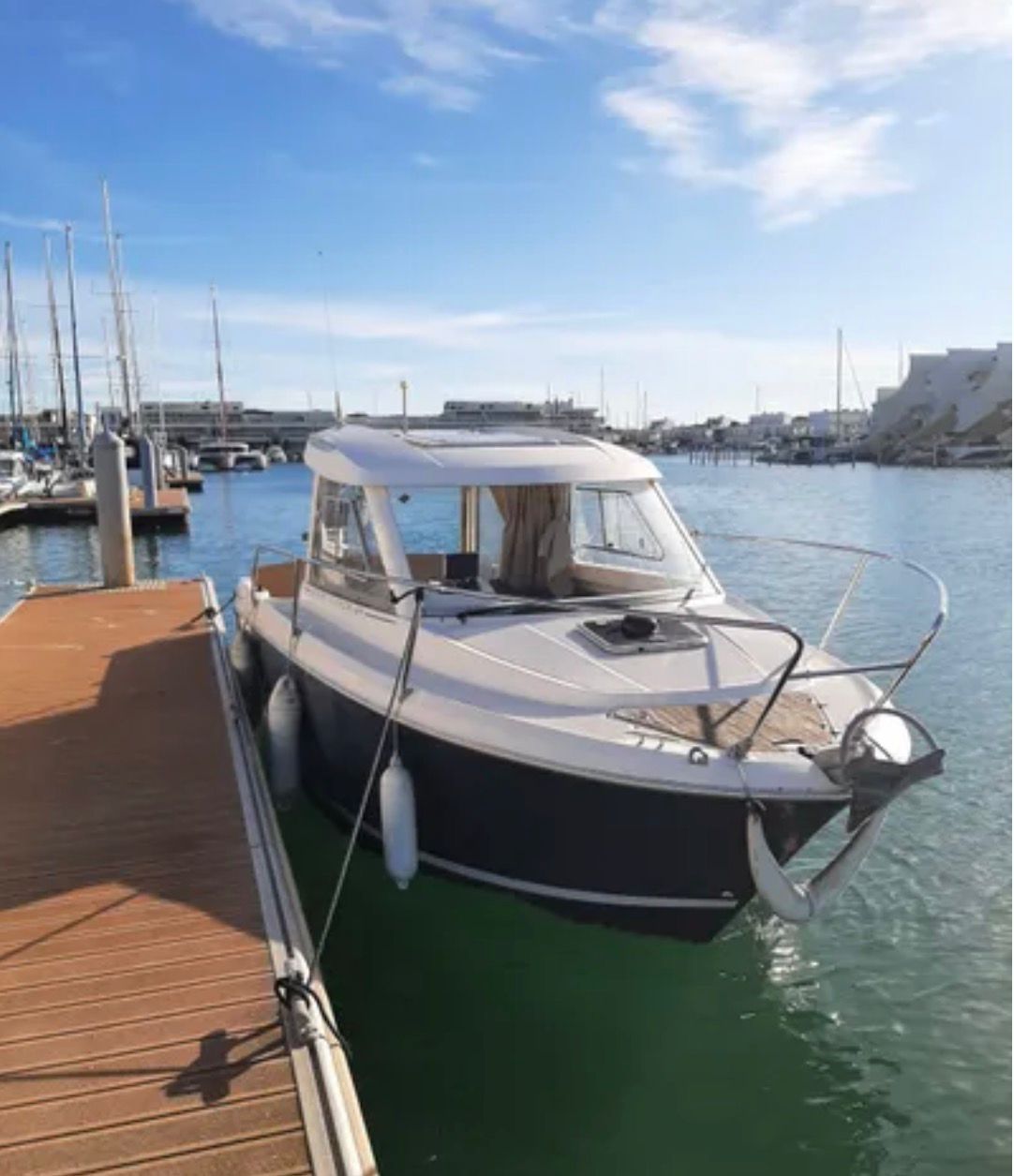 Jeanneau MERRY FISHER 645 LEGENDE - INCE NOVO - 2011