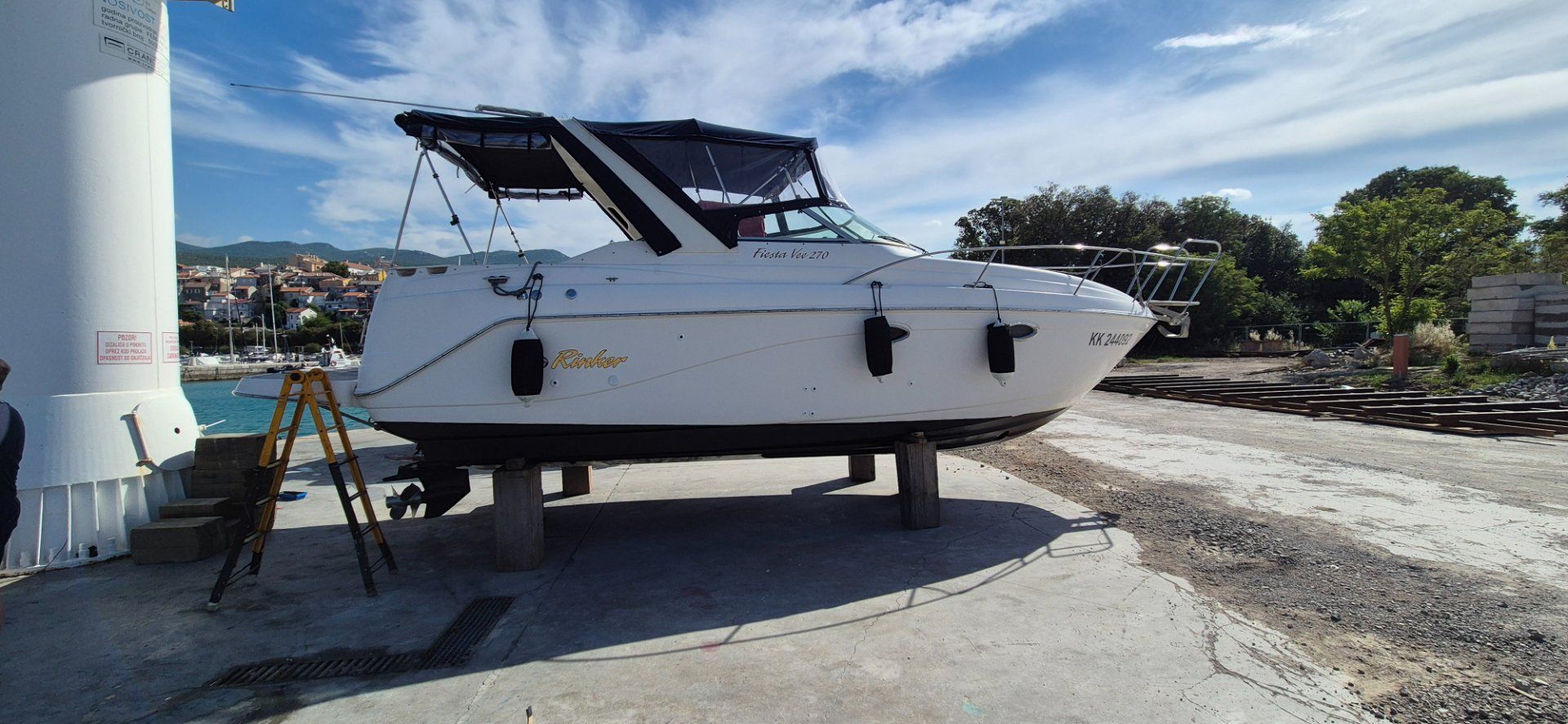 Rinker Fiesta Vee 270 - 2004 - for sale: 35000.-EUR