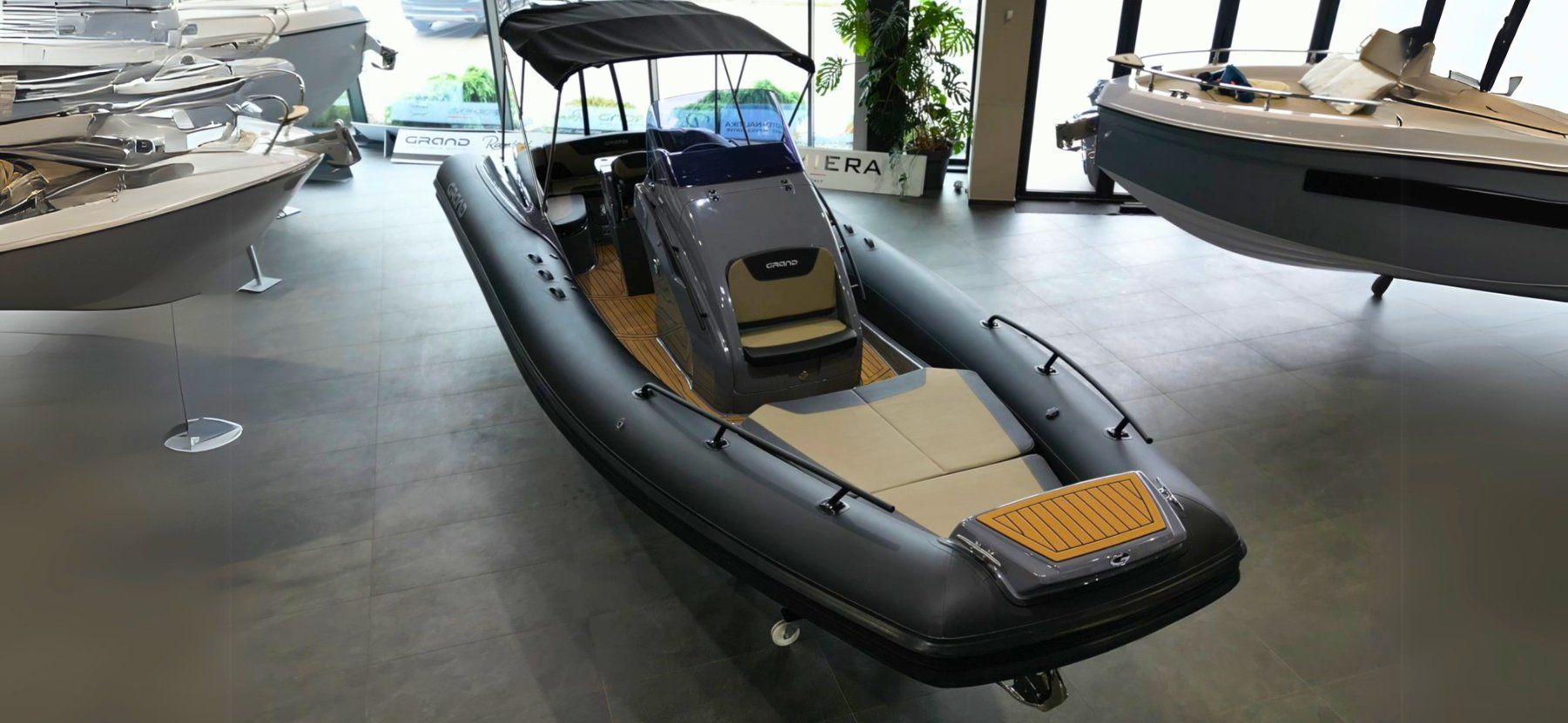 Grand Boats G850HGLF Black Inox Carbon - 2026